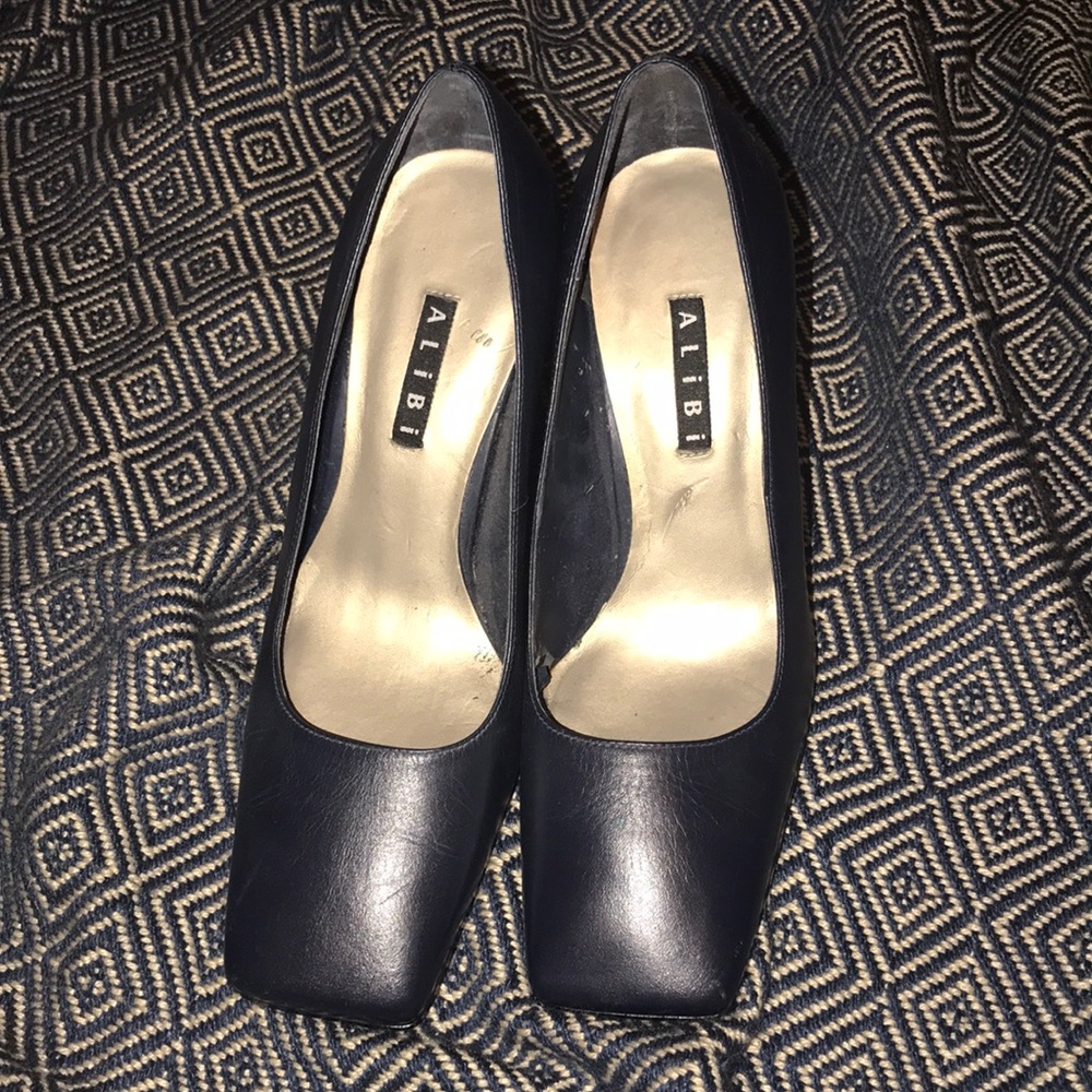 Alibi square toed heel shoe size 6 1/2